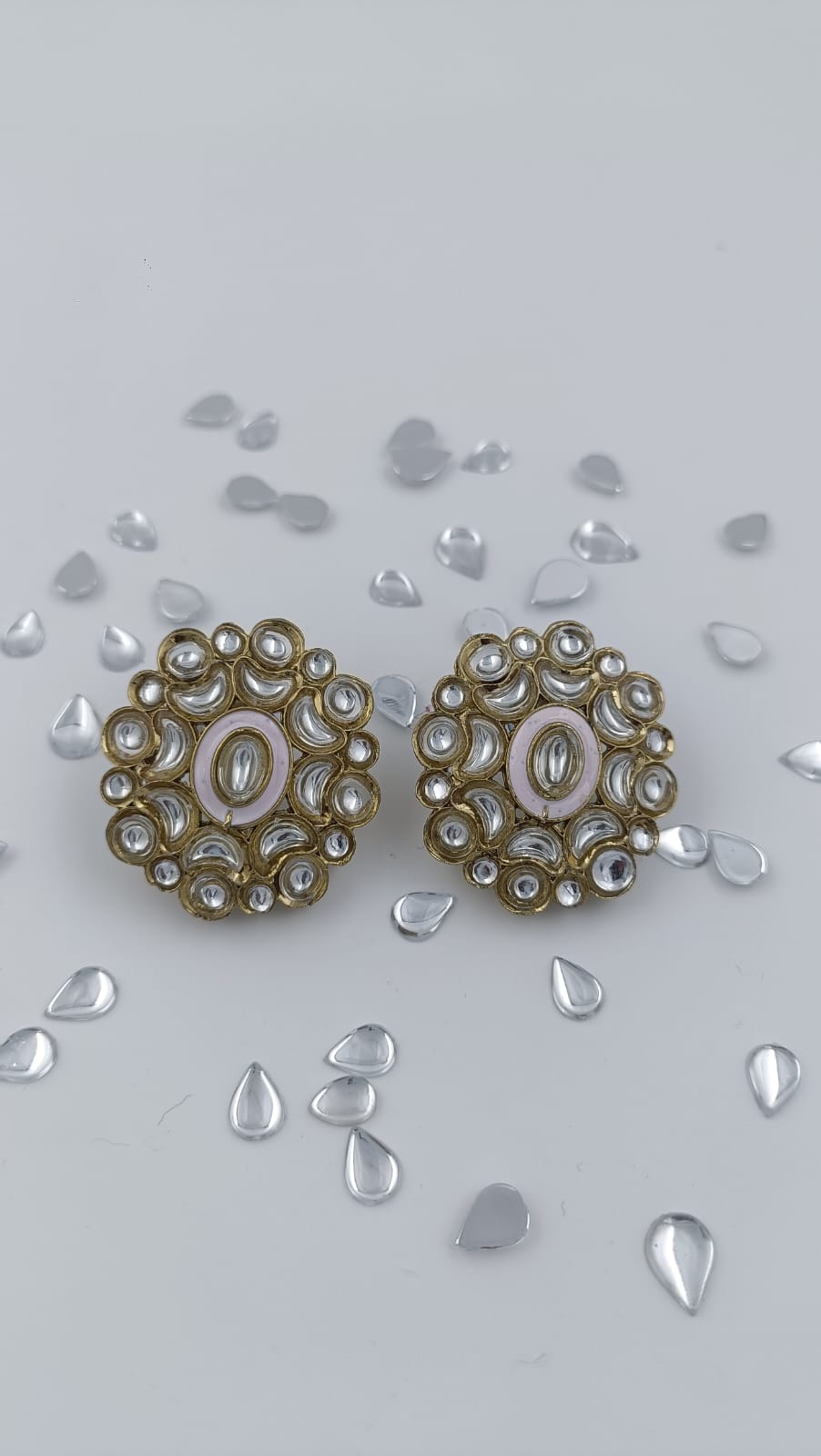 Stone Kundan Flower Stud Earring in Berlin