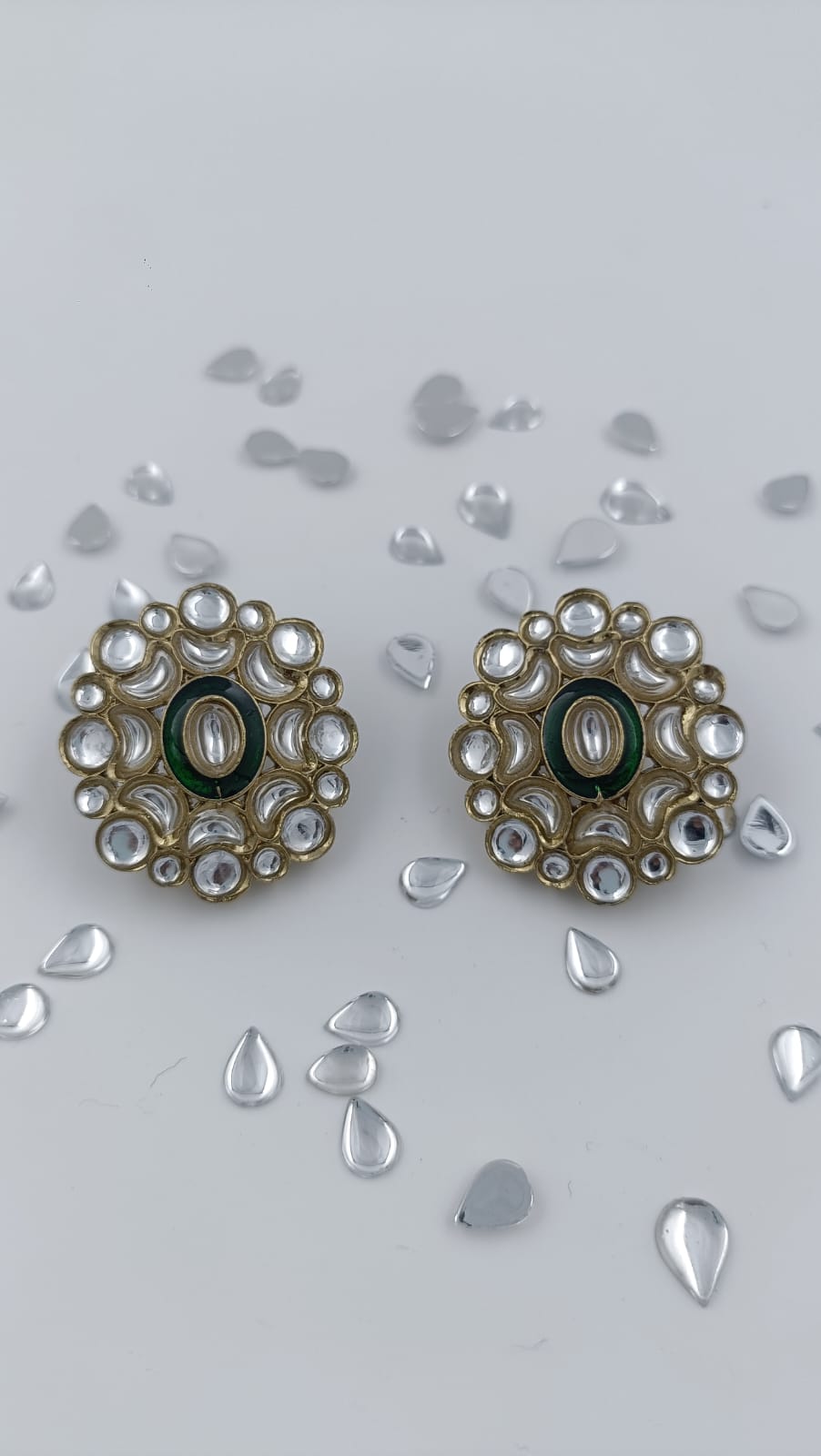 Stone Kundan Flower Stud Earring in Berlin