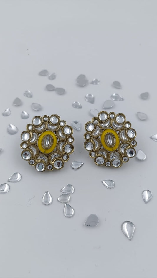 Stone Kundan Flower Stud Earring in Berlin