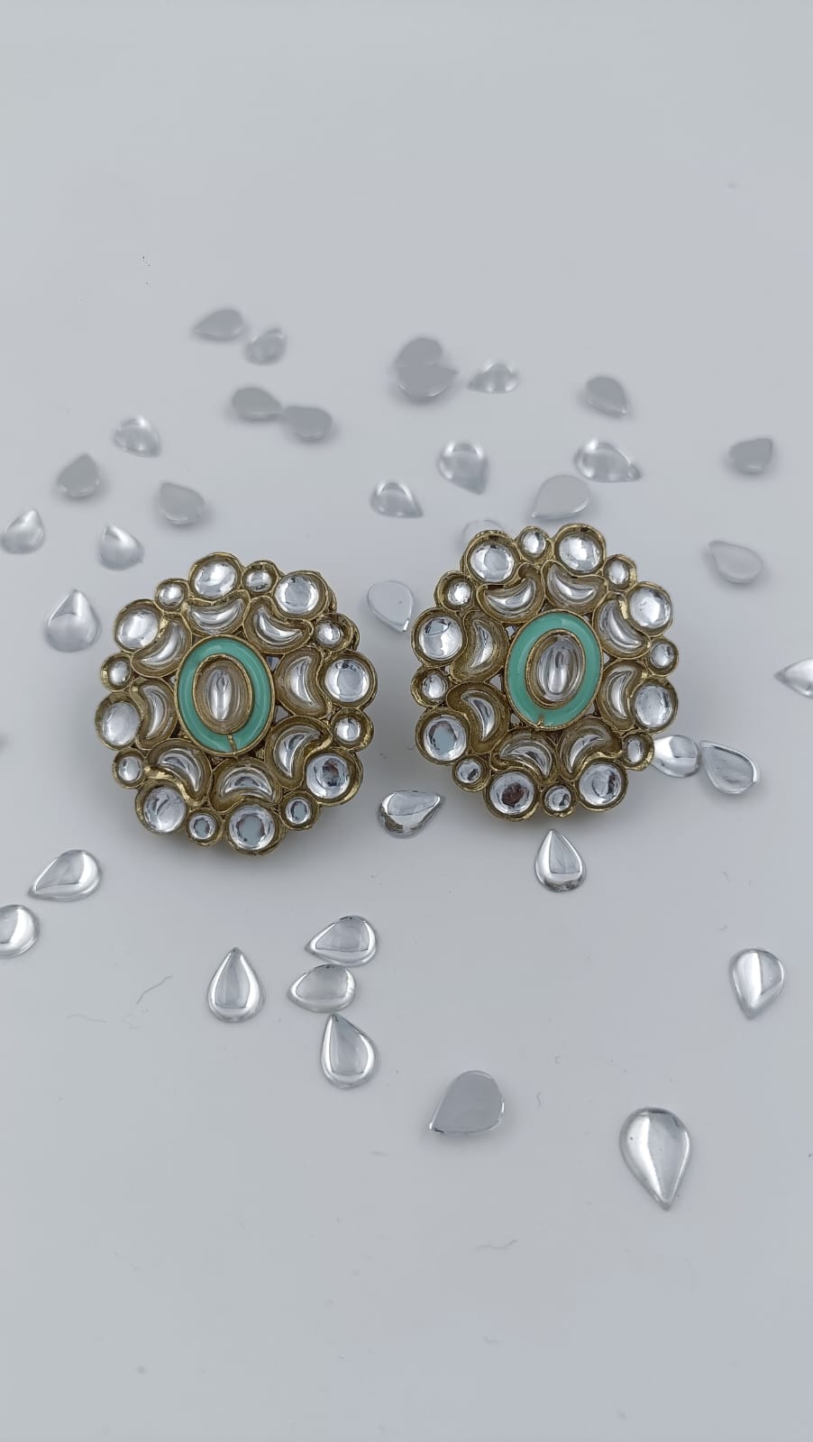 Stone Kundan Flower Stud Earring in Berlin