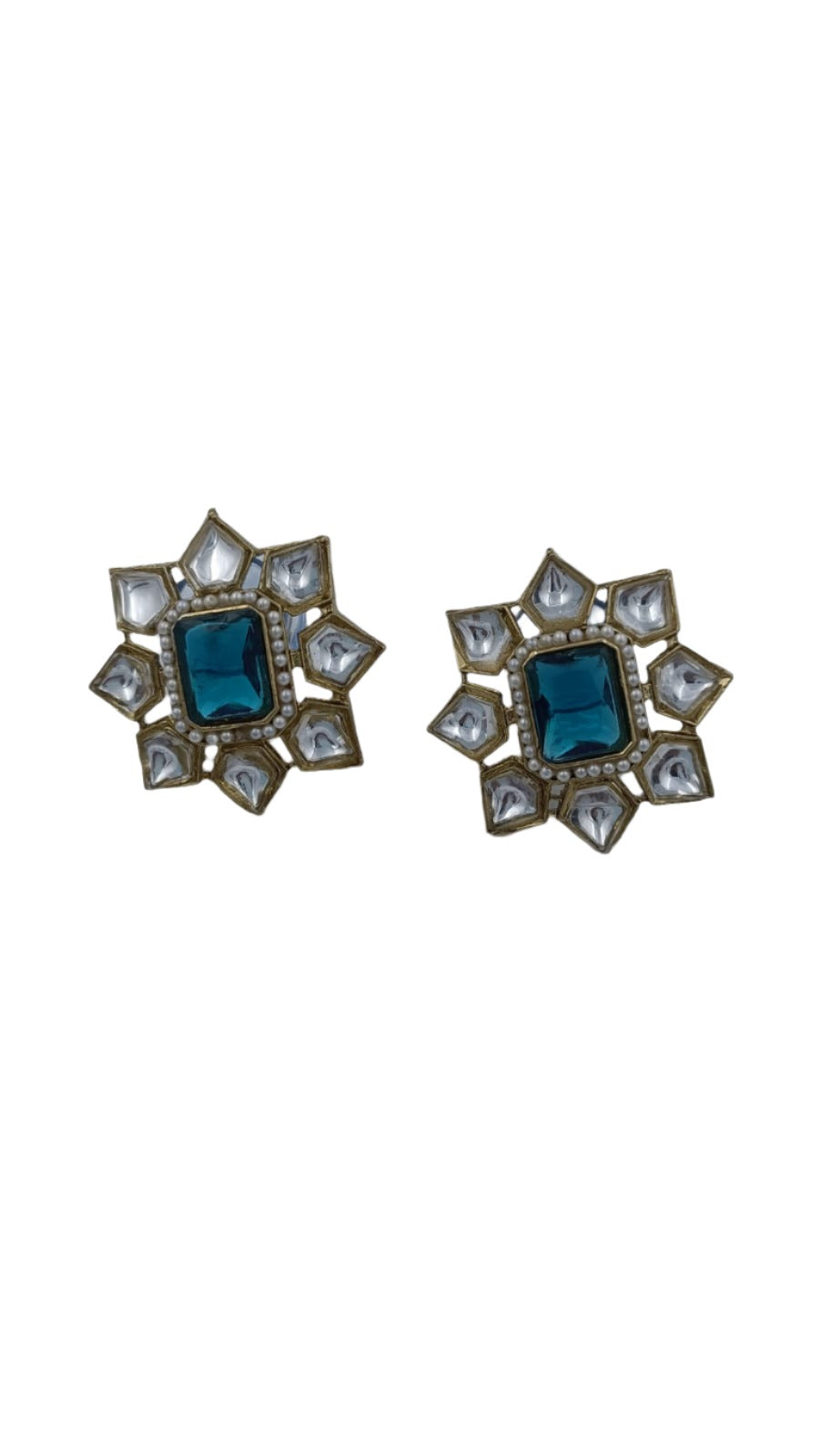 Kundan Stud Earring in Essen
