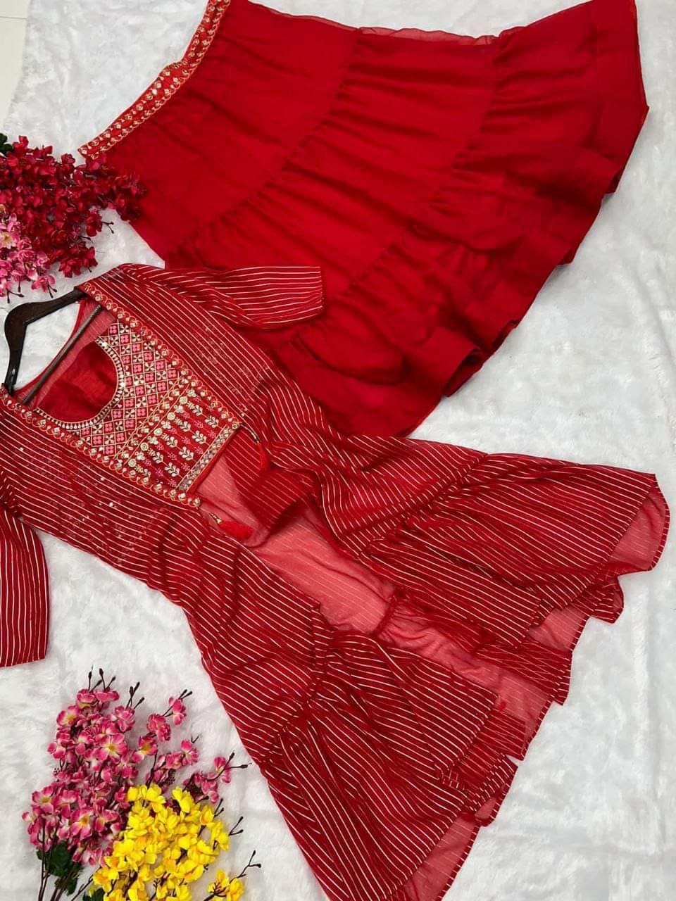 Pakistani Outfit Fashionable And Trendy Outfit