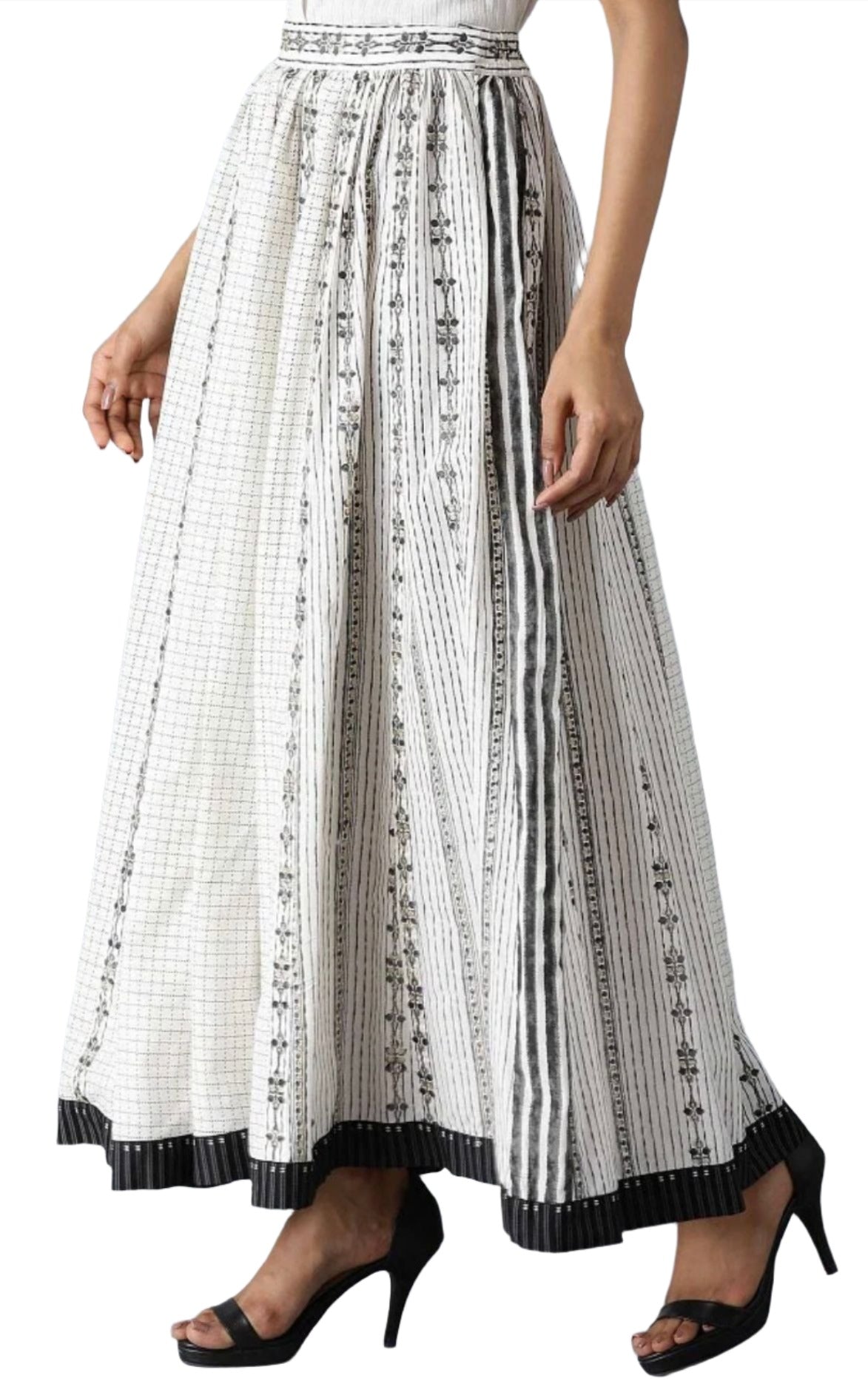 Black and White Printed Skirt in Berlin
