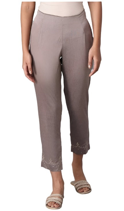 Pink Solid Slim Pants in Germany