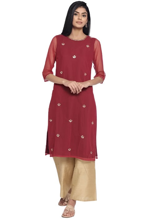 Dark Red Embroidered kurta in Berlin