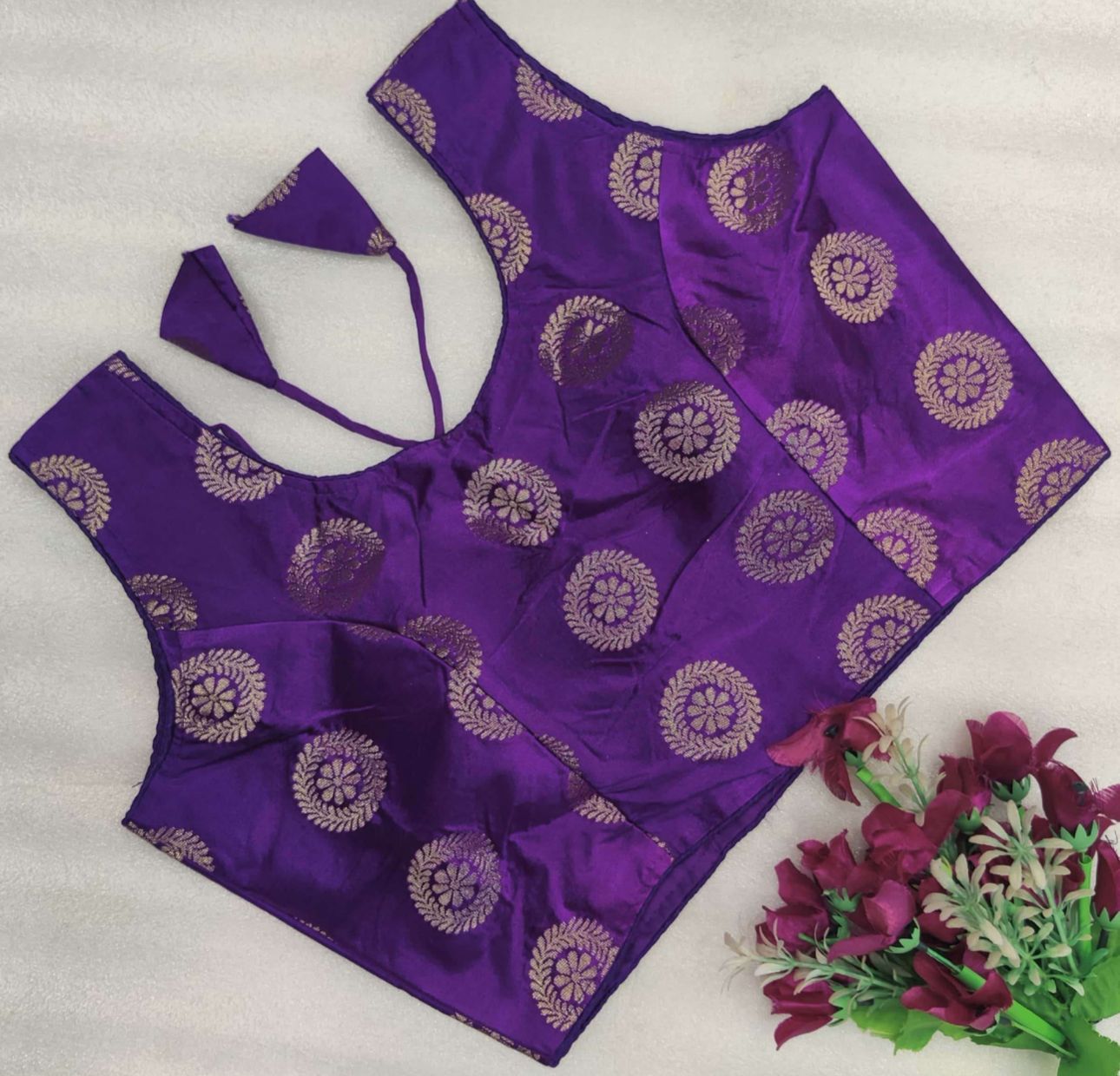 Banaras silk zari butti sleeveless blouse in Germany