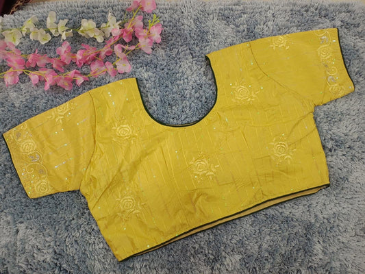 Beautiful Blouse trendy design in Berlin