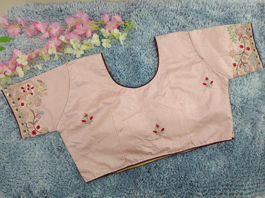 Beautiful Blouse trendy design in Berlin