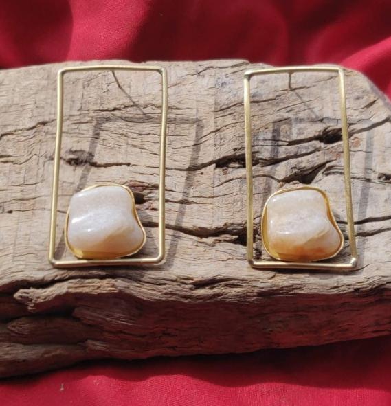 MONALISA STONE GOLD PLATED BRASS EARRING IN MUNICH