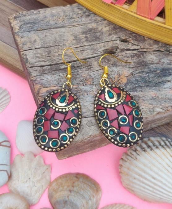 Handmade Antique Multicolor Oval Shaped Laq Earrings in Munich