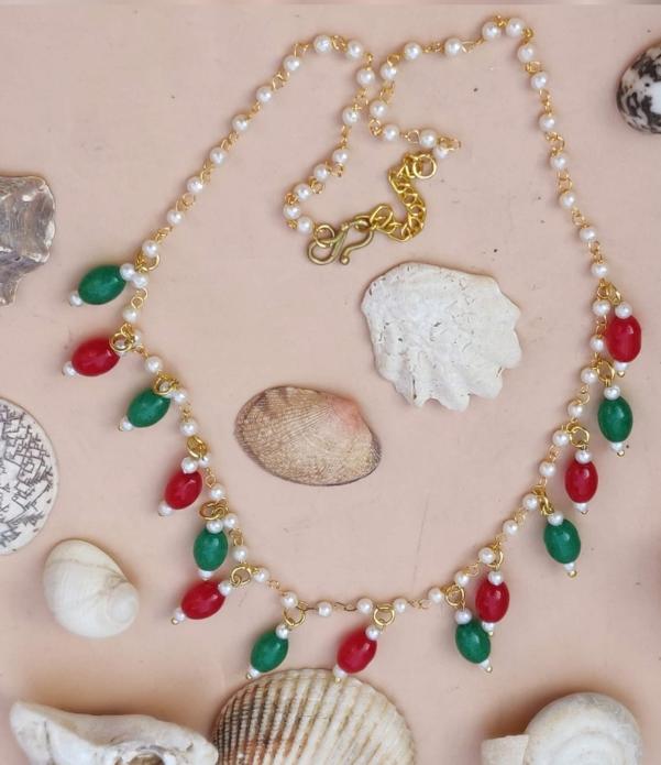 Handmade Lightweight Pearl Chain Tumbler Choker Necklace in Berlin