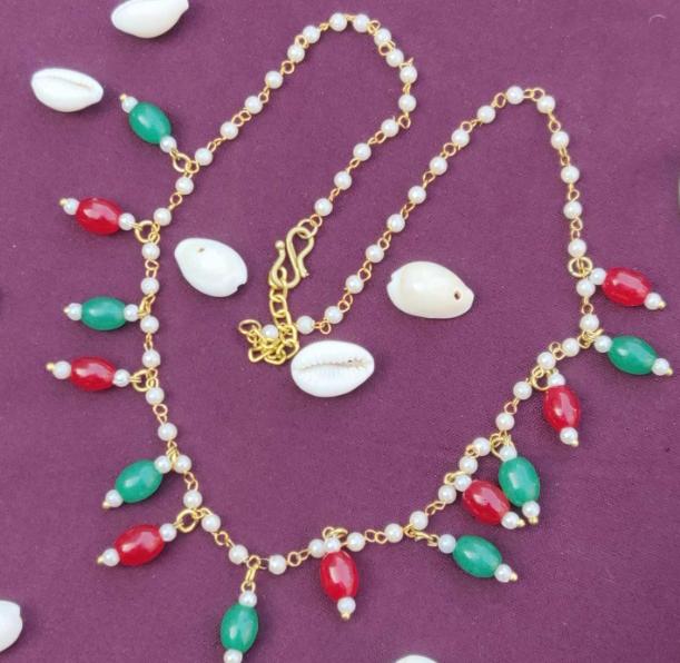 Handmade Lightweight Pearl Chain Tumbler Choker Necklace in Berlin