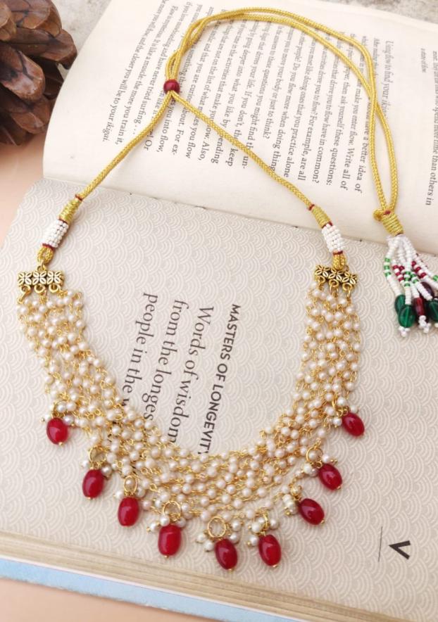 Elegant Trending Beautiful Red and White Pearls Choker Necklace in Germany