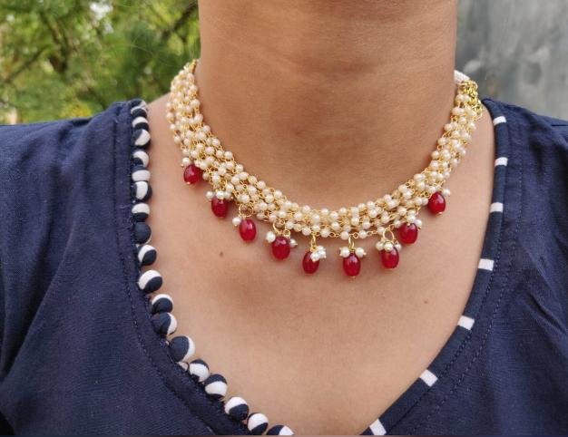 Elegant Trending Beautiful Red and White Pearls Choker Necklace in Germany
