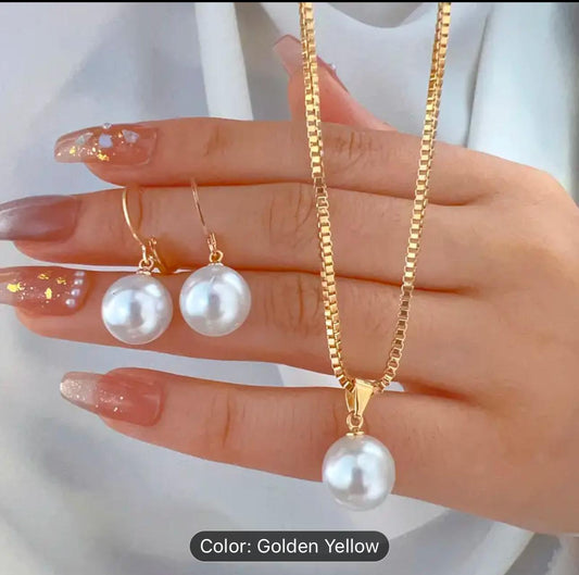 STYLISG PEARL GOLDEN PLATED CHAIN WITH EARRINGS IN GERMANY