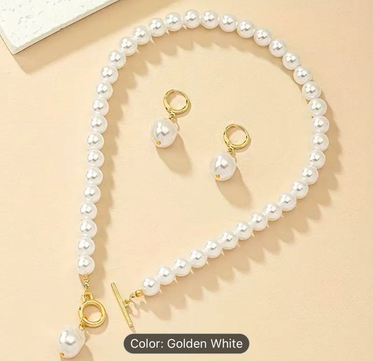 Elegant Pearl Necklace and Earring in Munich