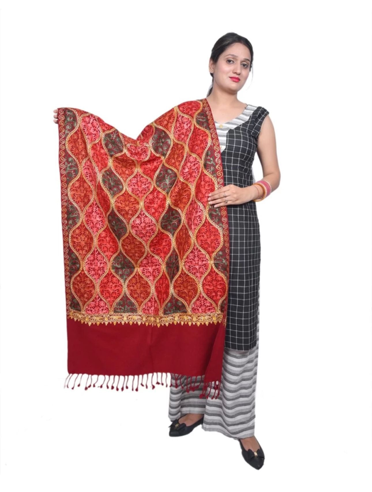 Kashmiri Stole for Women Aari Embroidery Matka Jaal in Germany
