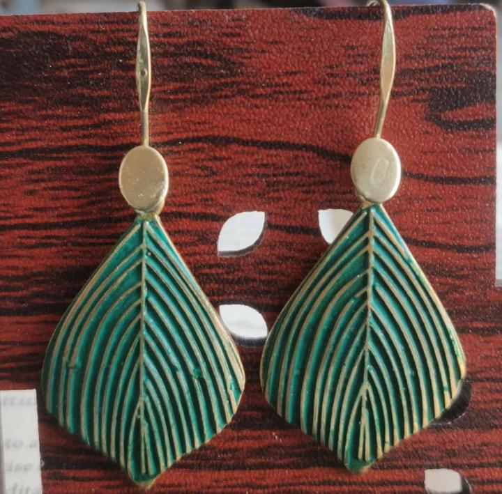 Handmade Vintage-Inspired Green Leaf Earrings in Berlin