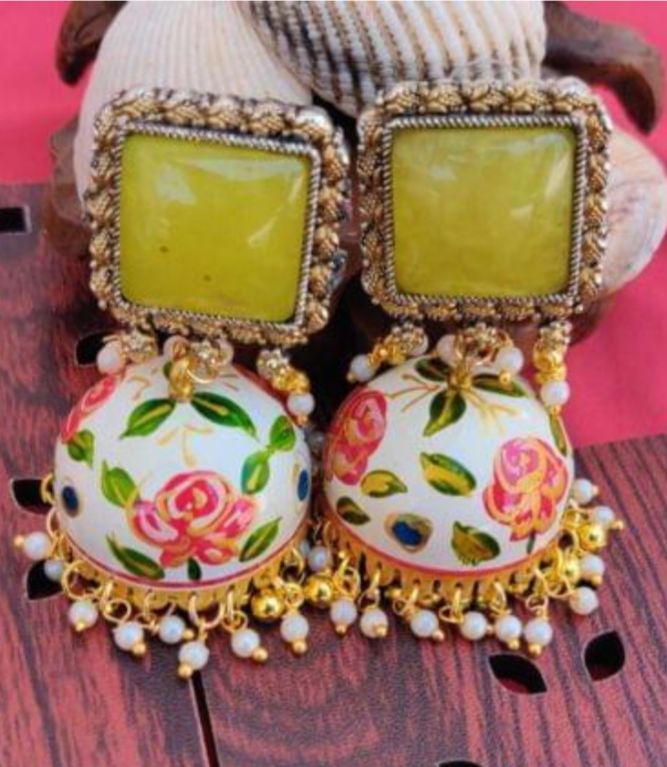 Handpainted Meenakari Work Mogra Fitted Pearl Earring  Women and Girls. in Berlin