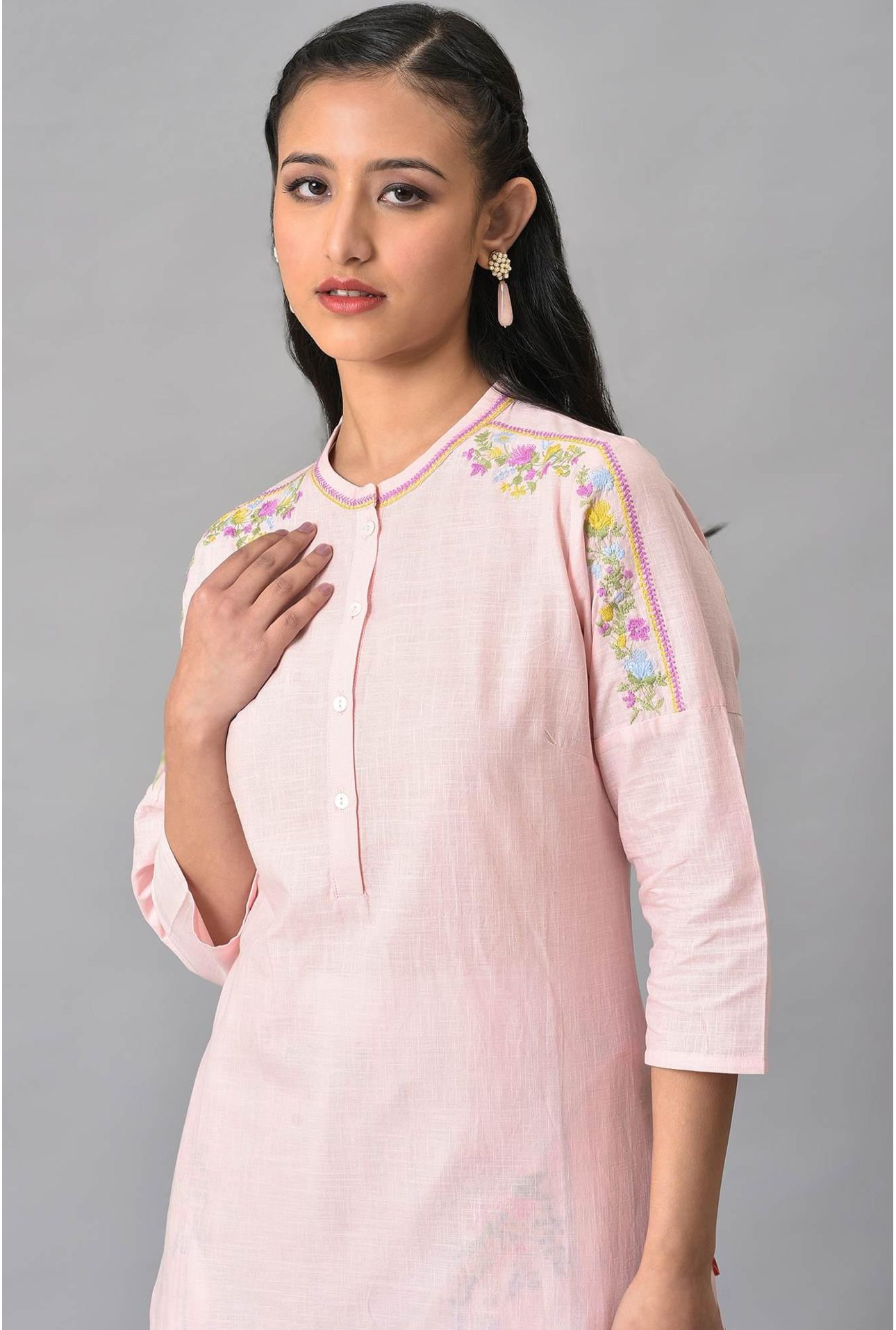 Light Pink Mandarin Collar kurta With Embroidery in Germany