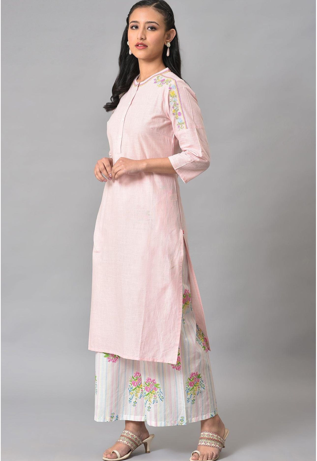 Light Pink Mandarin Collar kurta With Embroidery in Germany