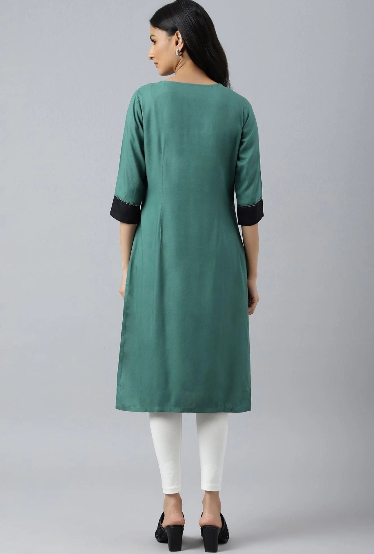 Green Solid kurta With Ecru And Black Yoke
