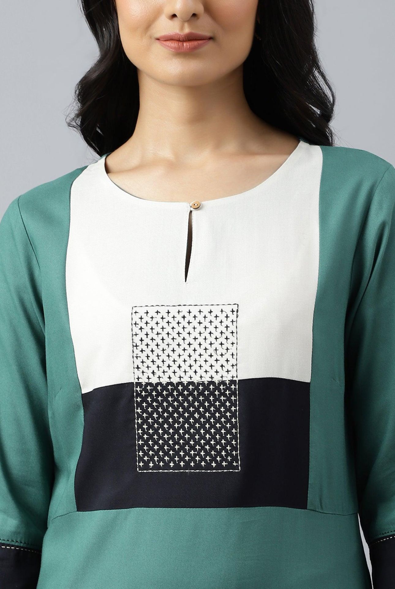 Green Solid kurta With Ecru And Black Yoke