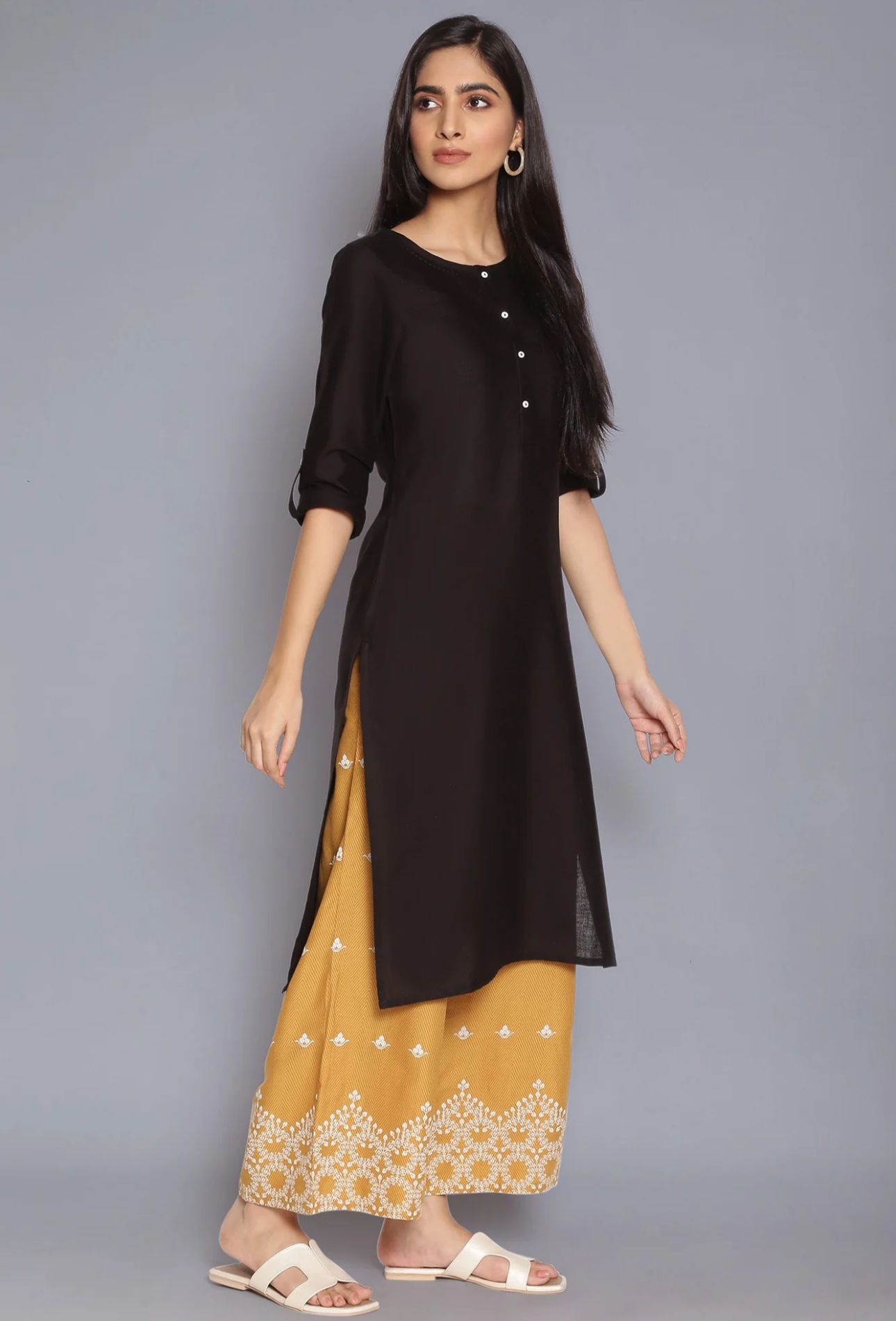 Black Round Neck Solid kurta in Germany