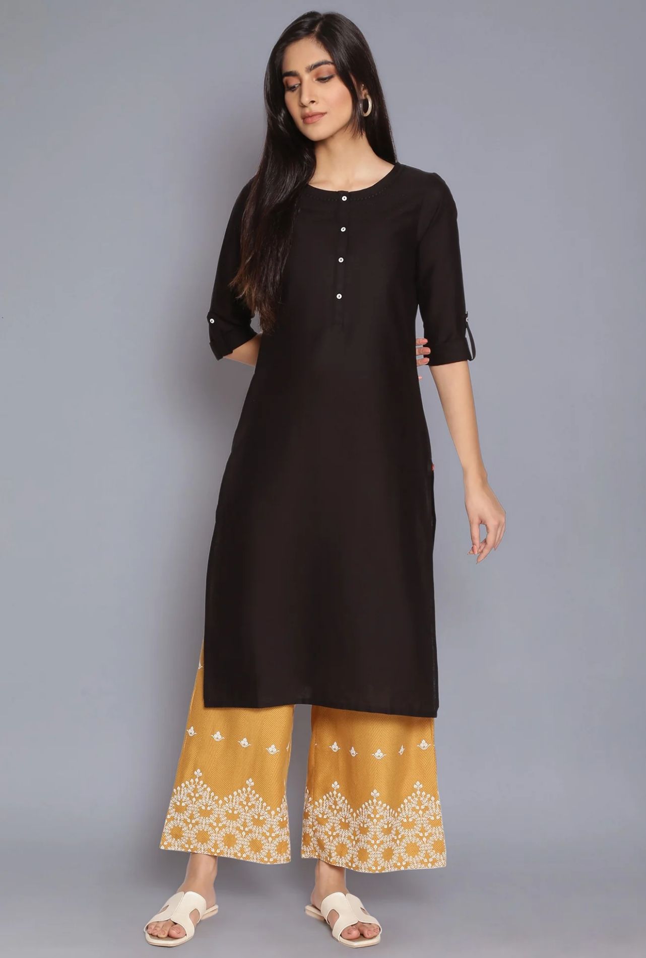 Black Round Neck Solid kurta in Germany