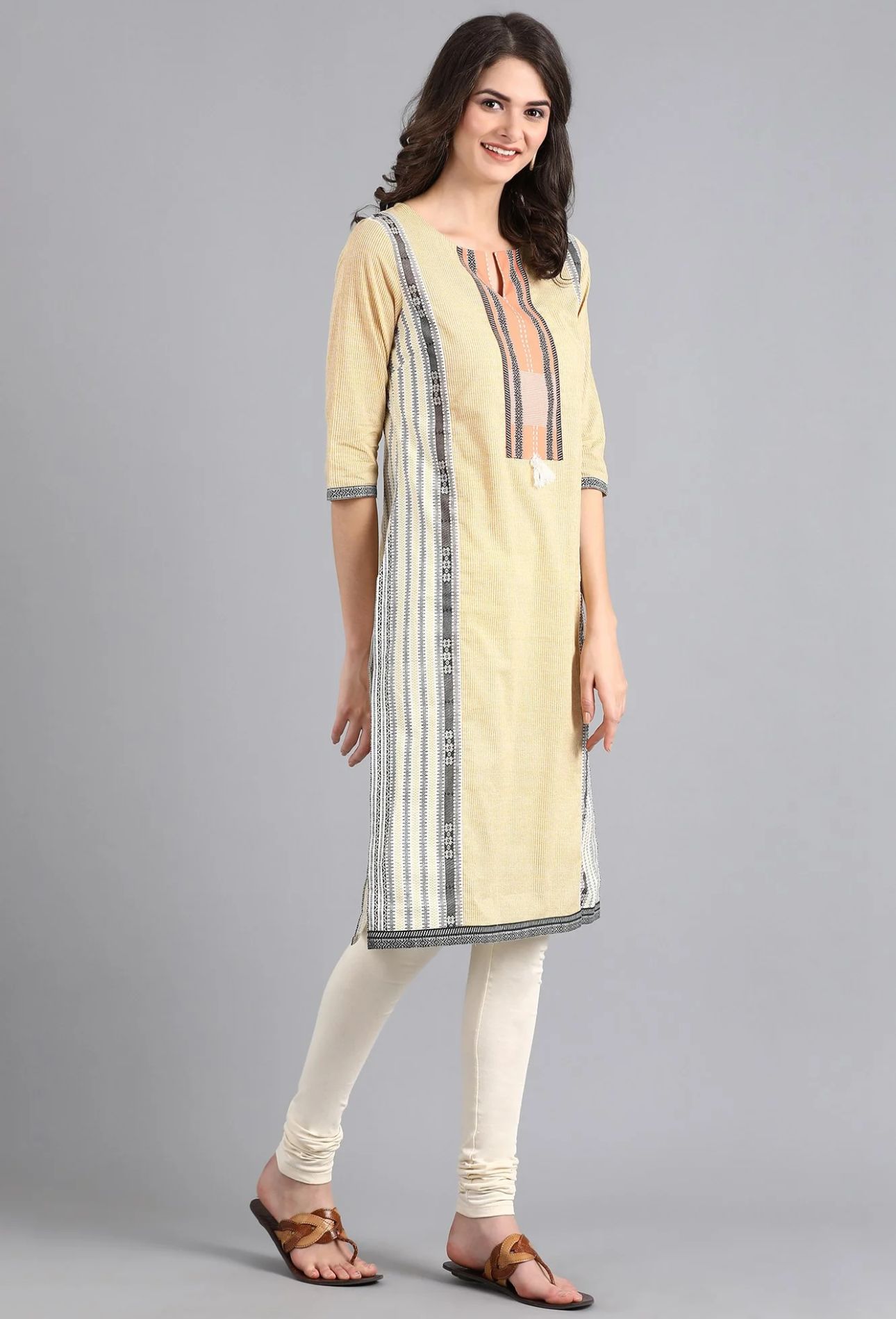 Yellow Round Neck Printed kurta in Germany