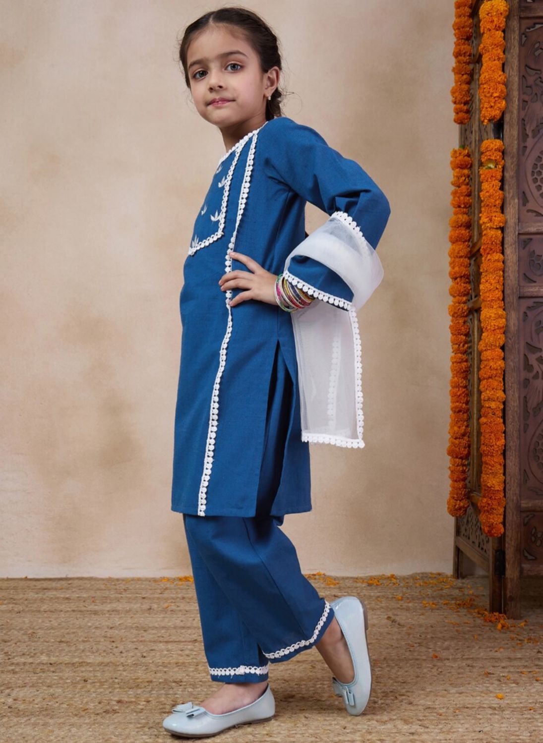 Girls Floral Yoke Design Regular Kurta With Trousers Dupatta in Munich