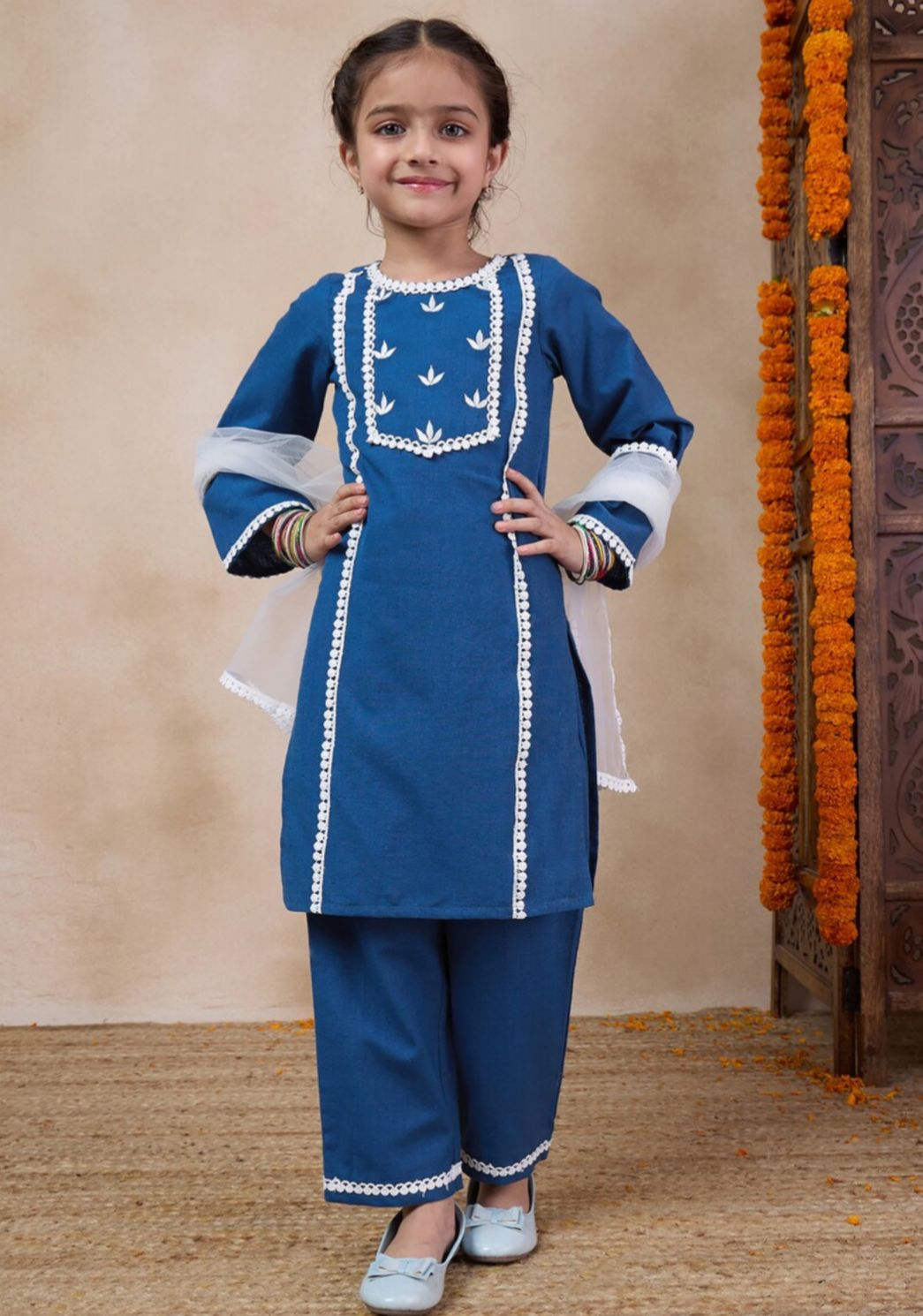 Girls Floral Yoke Design Regular Kurta With Trousers Dupatta in Munich