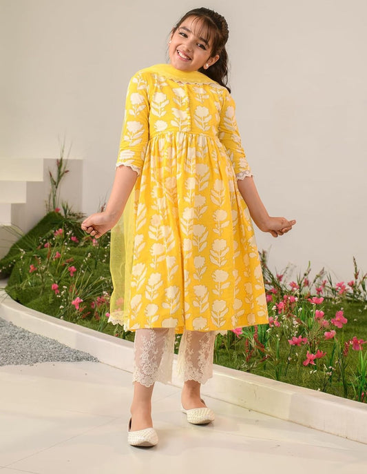 Yellow printed Kurta with Trousers with dupatta in Berlin