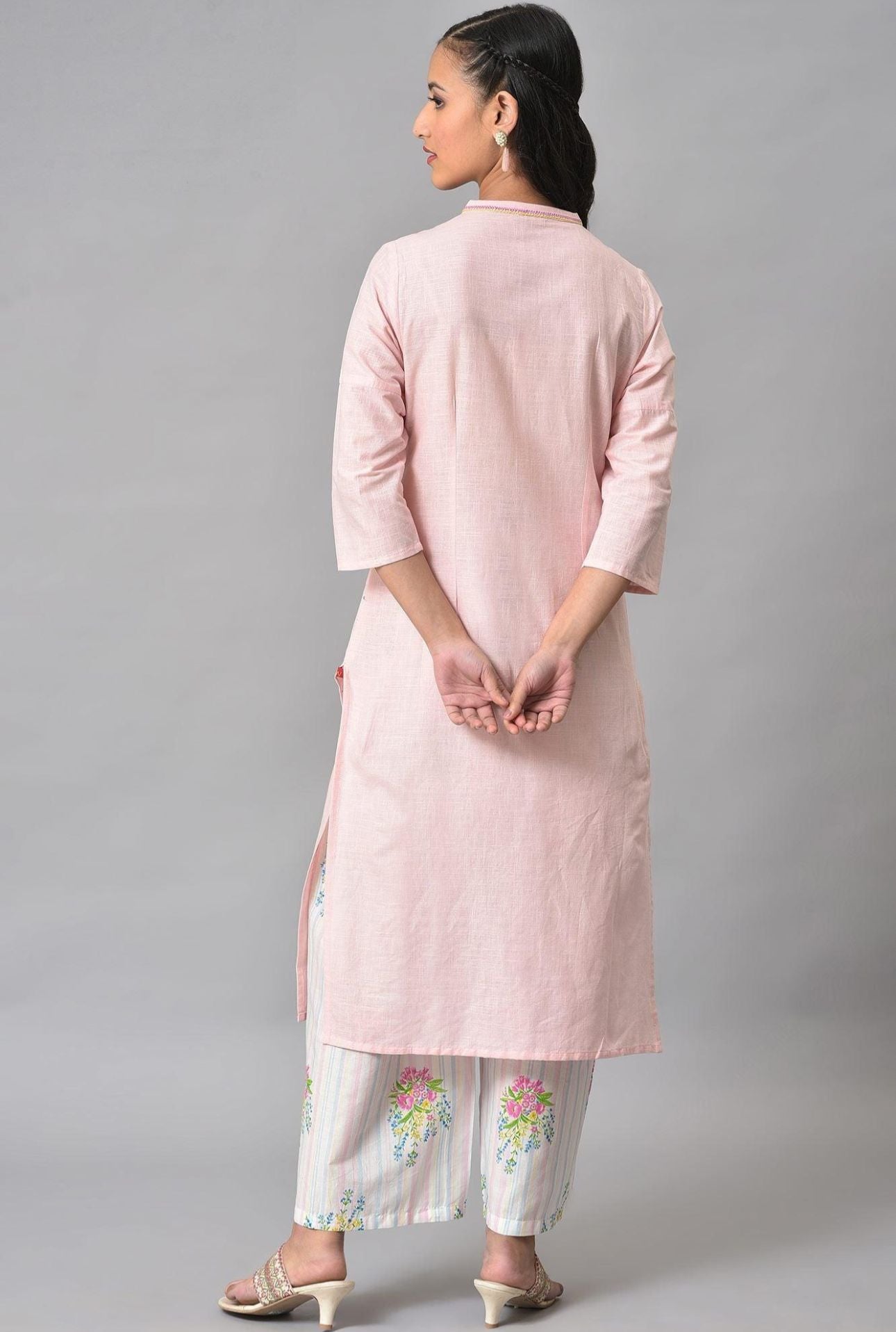Light Pink Mandarin Collar kurta With Embroidery