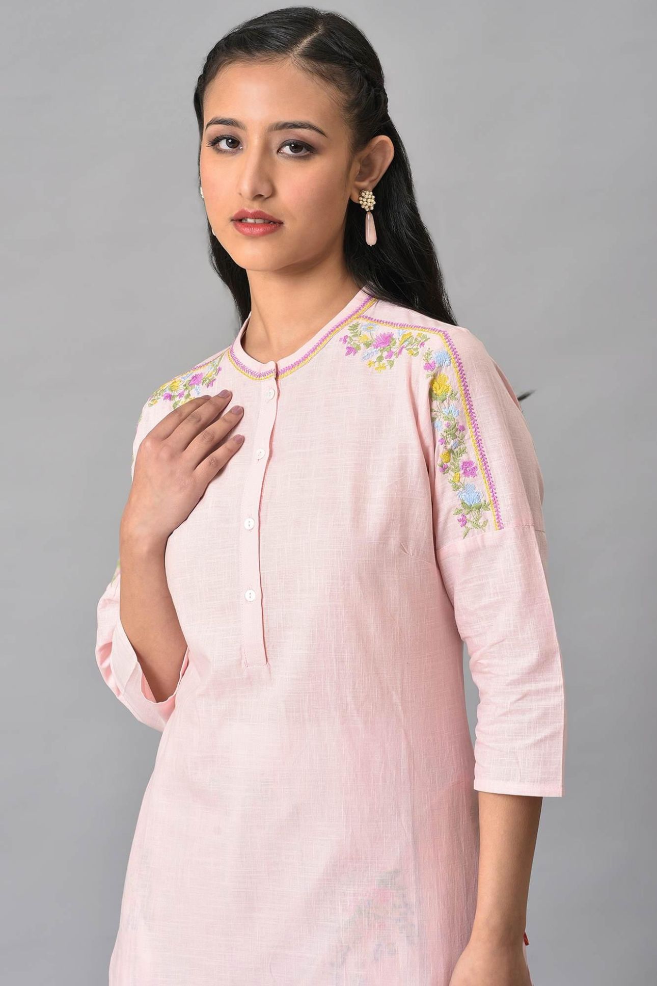 Light Pink Mandarin Collar kurta With Embroidery