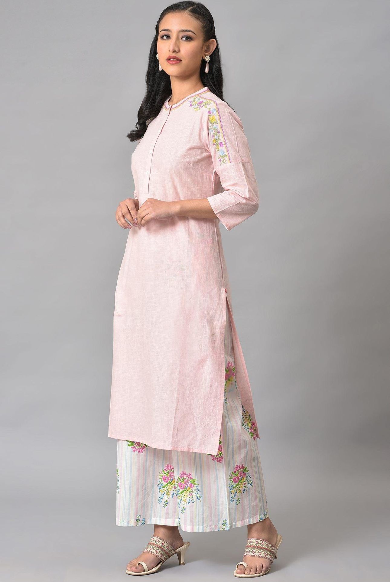 Light Pink Mandarin Collar kurta With Embroidery