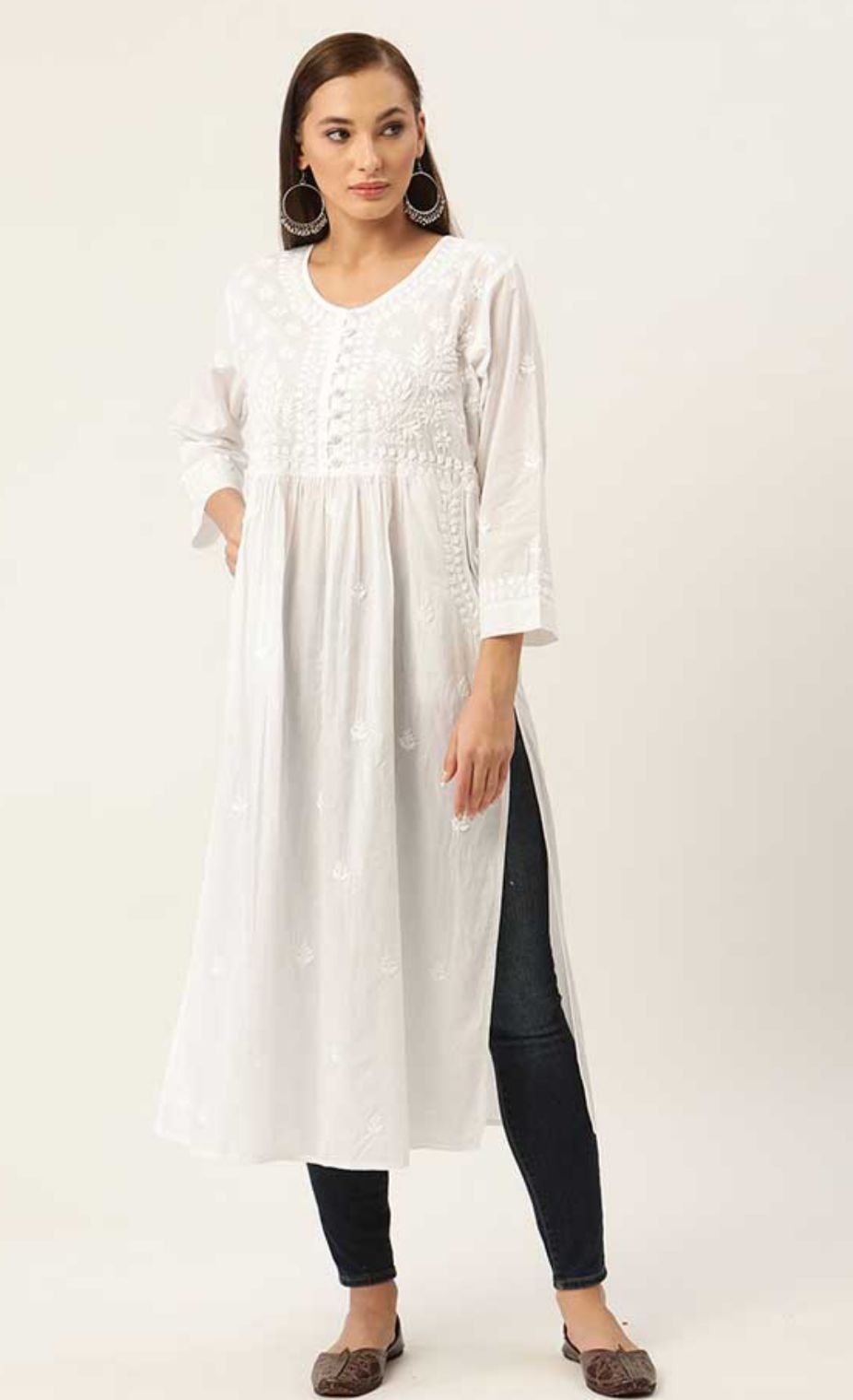 Women White Cotton Chikankari Embroidered Kurta in Berlin
