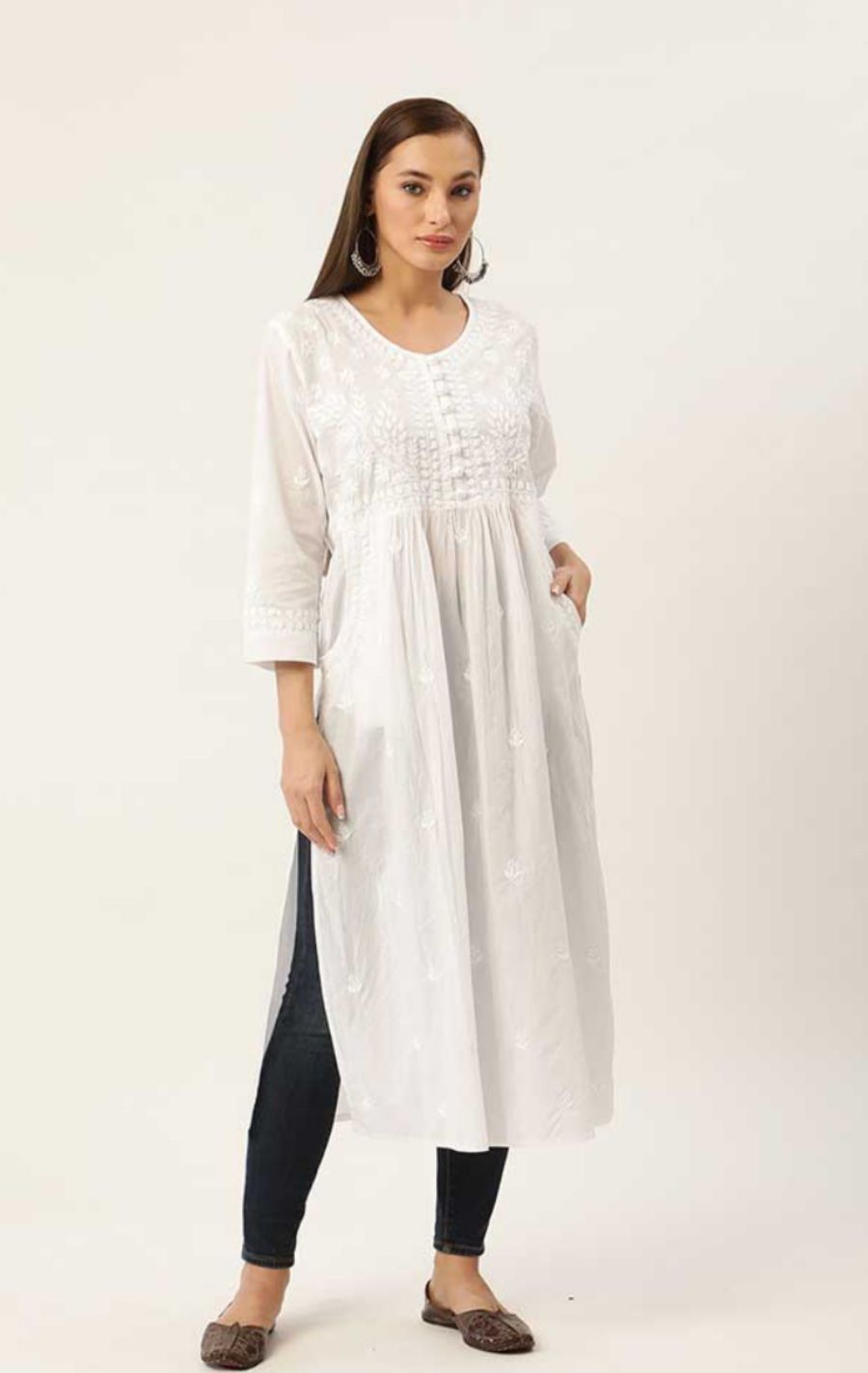 Women White Cotton Chikankari Embroidered Kurta in Berlin