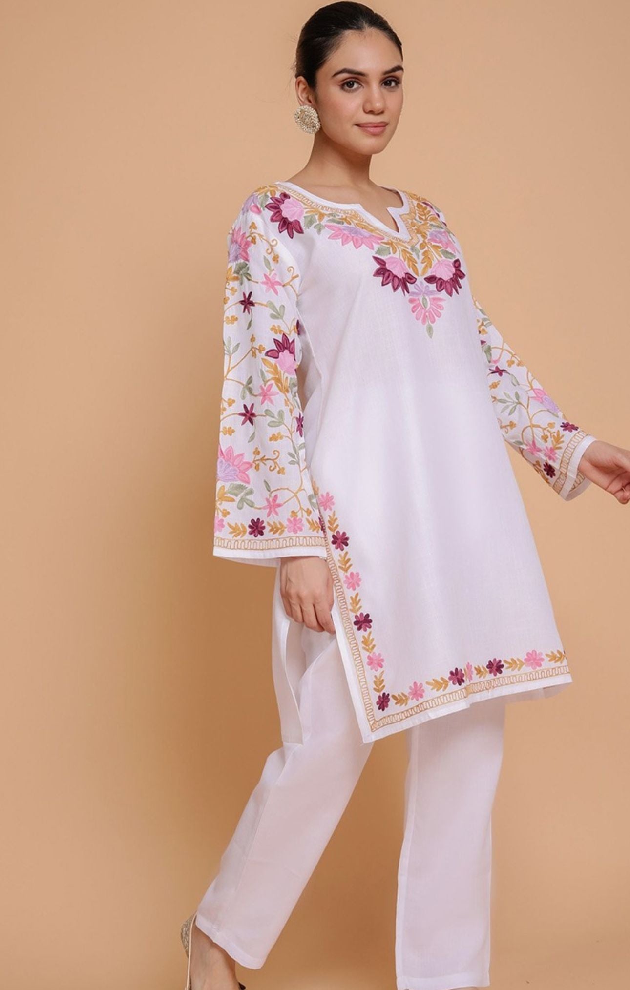 Floral Embroidered Notch Neck Cotton Straight Kurta in Munich