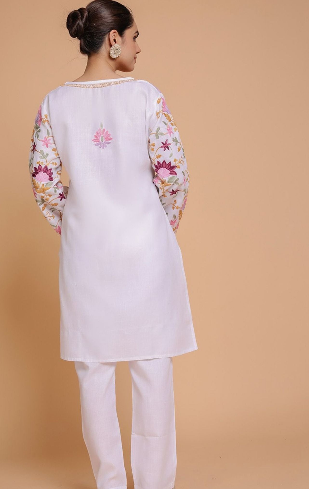 Floral Embroidered Notch Neck Cotton Straight Kurta in Munich