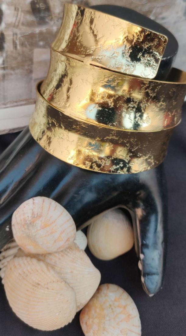 Anti Tarnish 3 layer Cuff Adjustable Size Bracelet for Women and Girls in Berlin