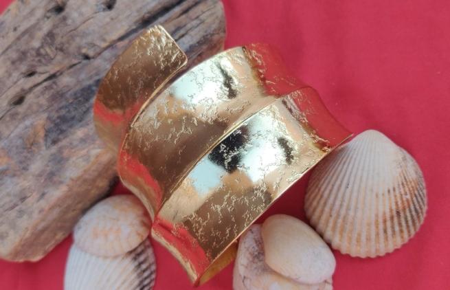 Anti Tarnish 3 layer Cuff Adjustable Size Bracelet for Women and Girls in Berlin