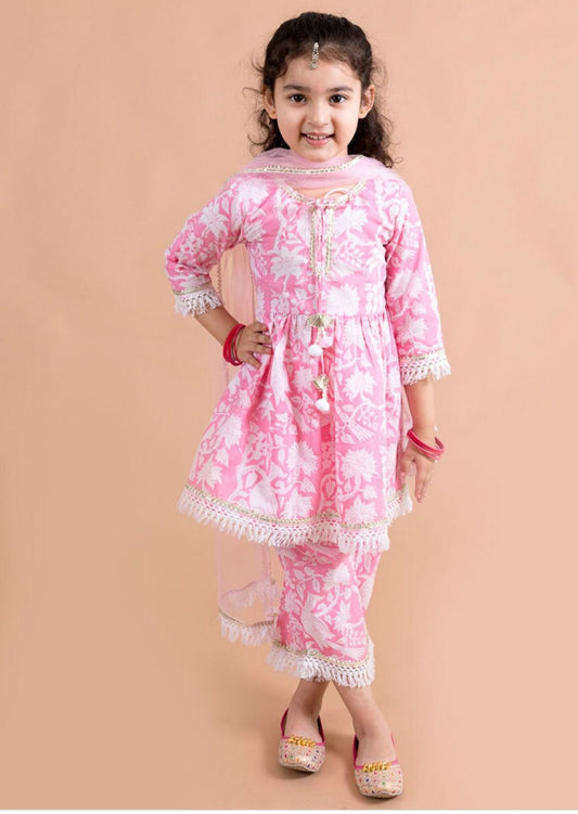 Girls Pink Printed Gotta Patti Pure Cotton Kurta with Palazzos & With Dupatta in berlin