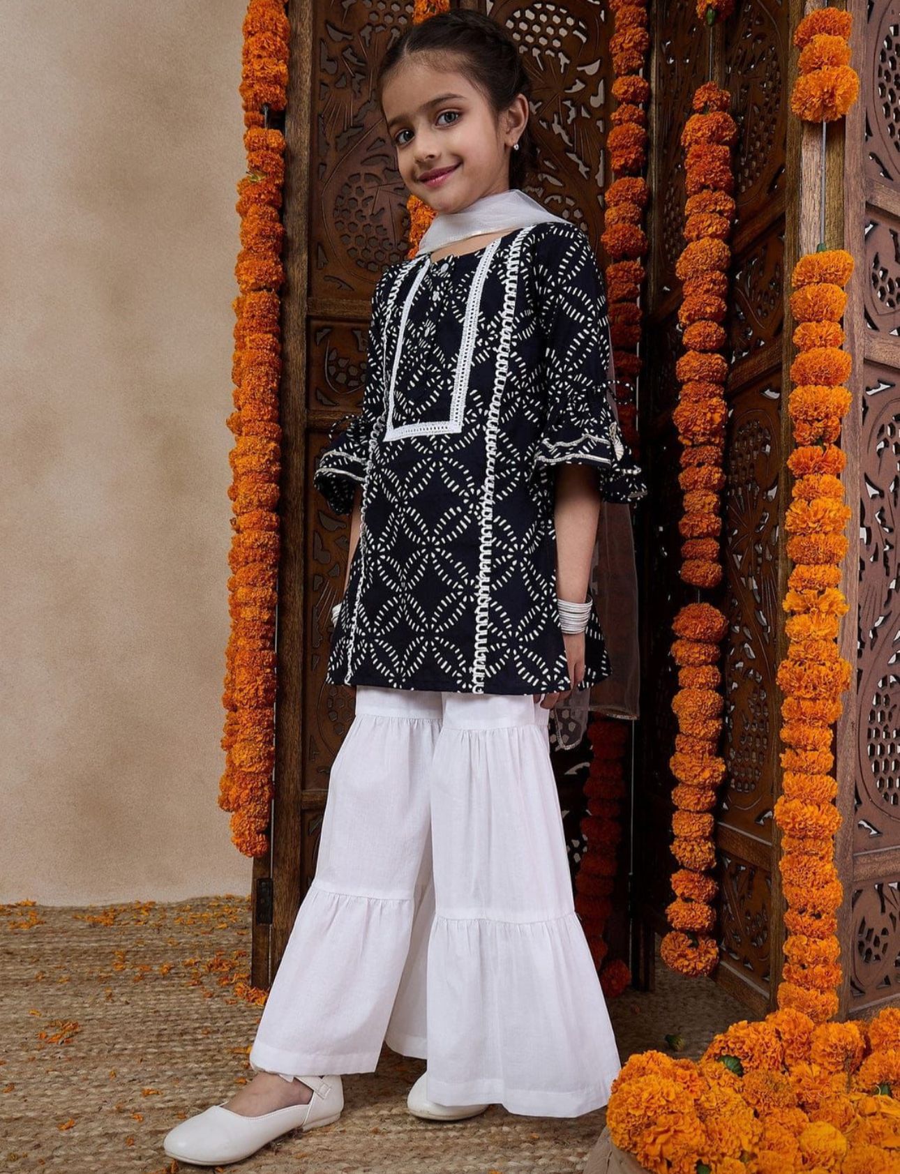 Girls Geometric Print Kurta Suit Set in Munich