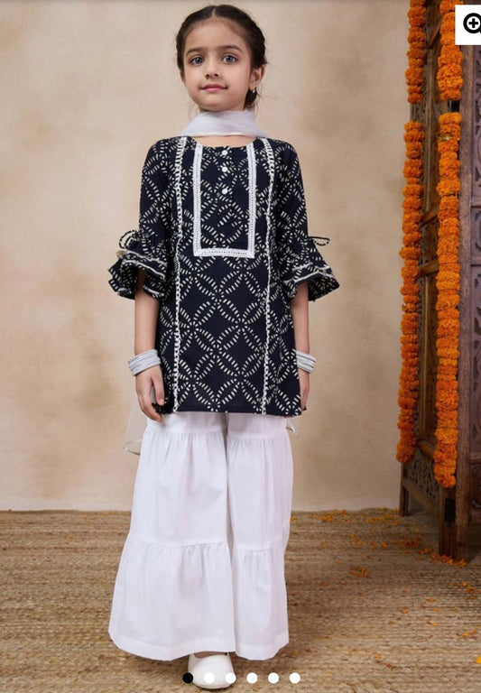 Girls Geometric Print Kurta Suit Set in Munich