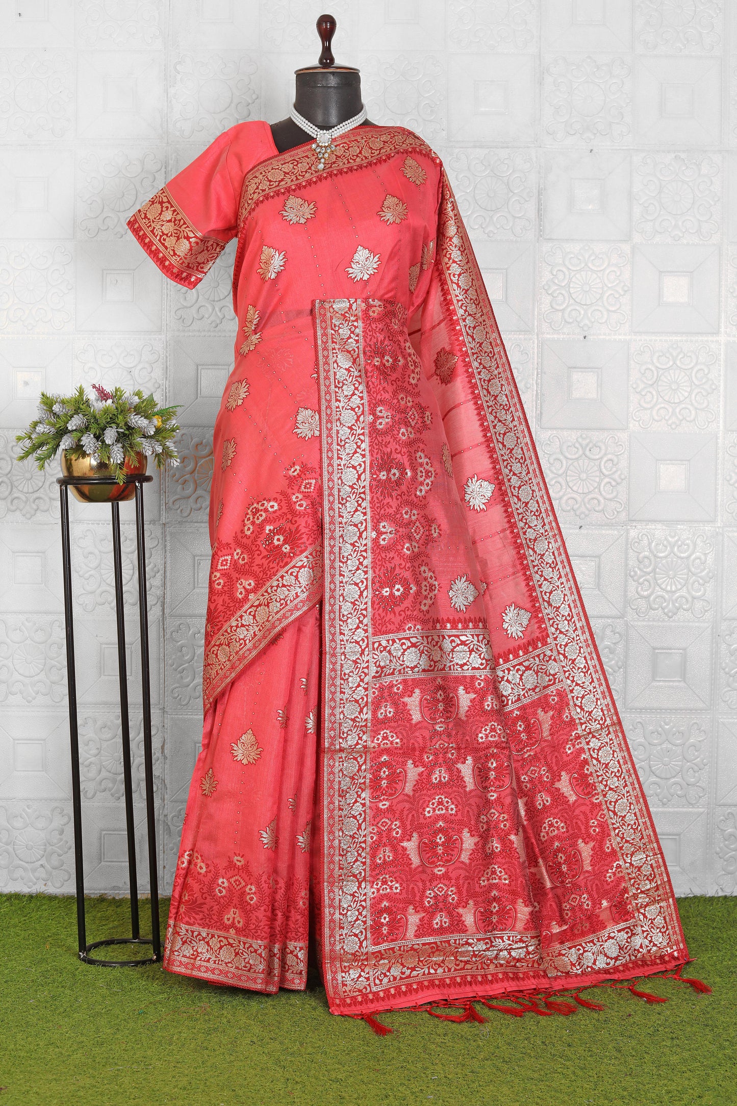 Woven Silk Blend Saree in Germany