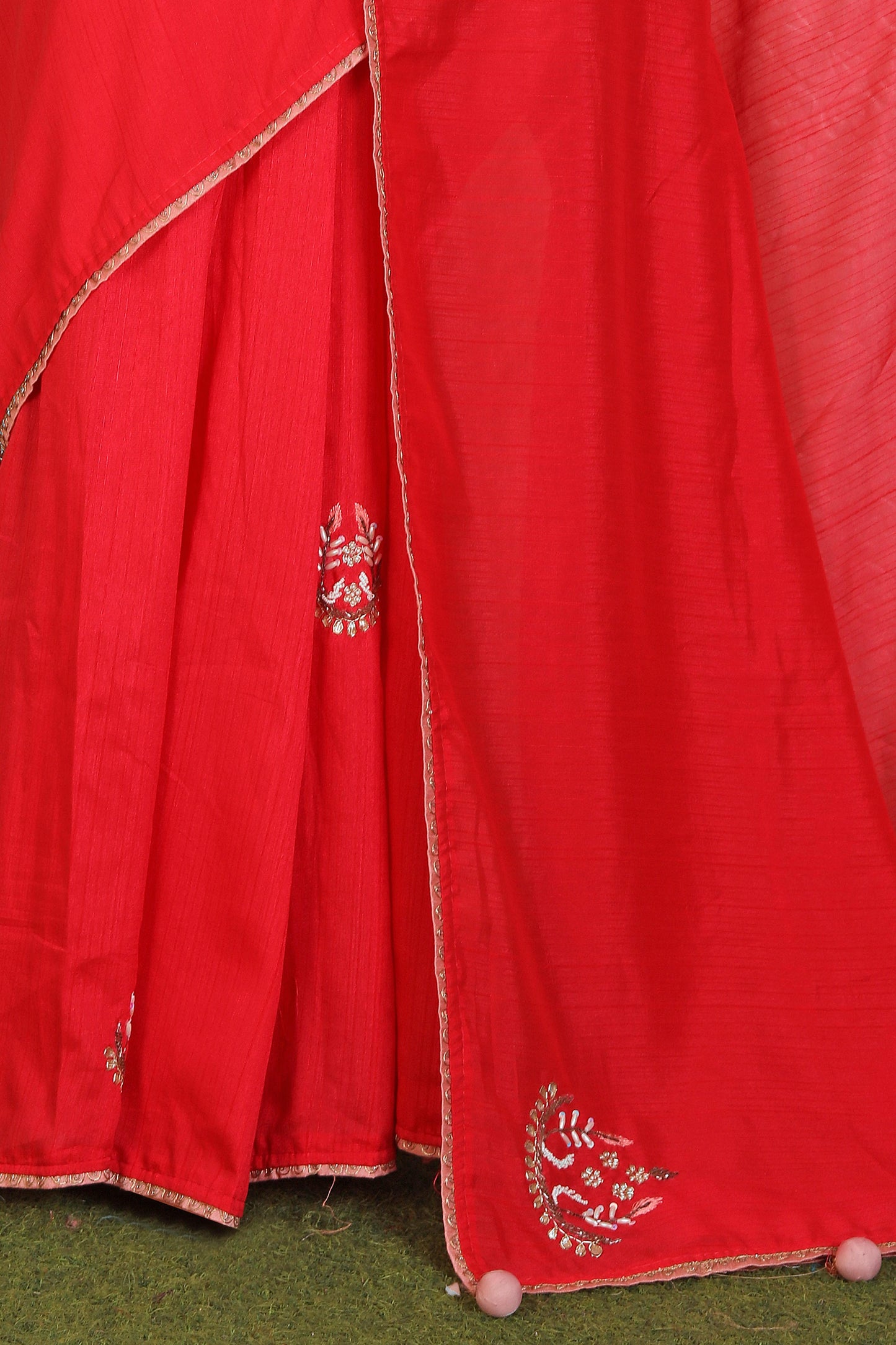 Women Embellished Pure Silk Saree in Berlin