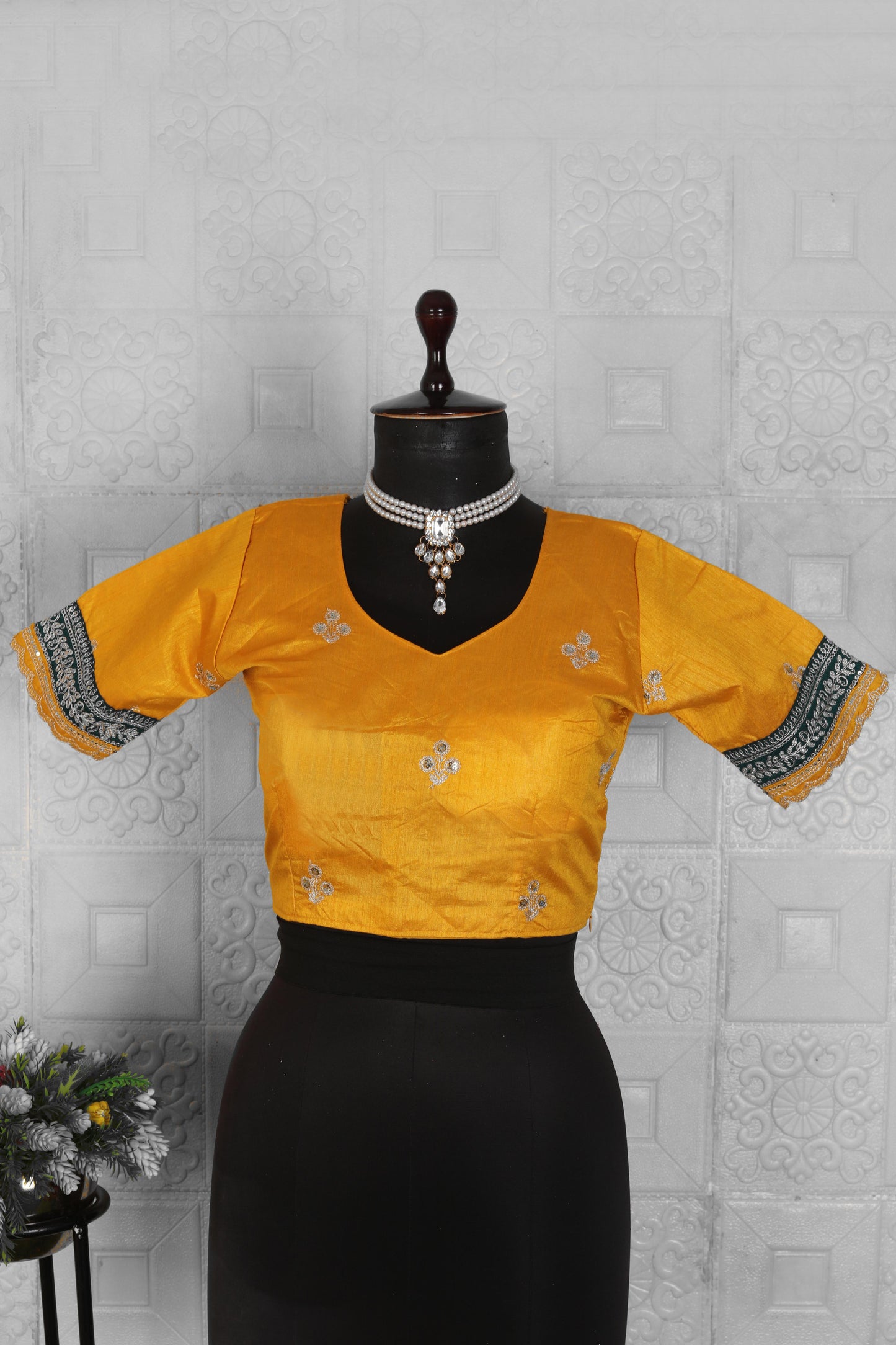Women Silk Blend Saree in Germany