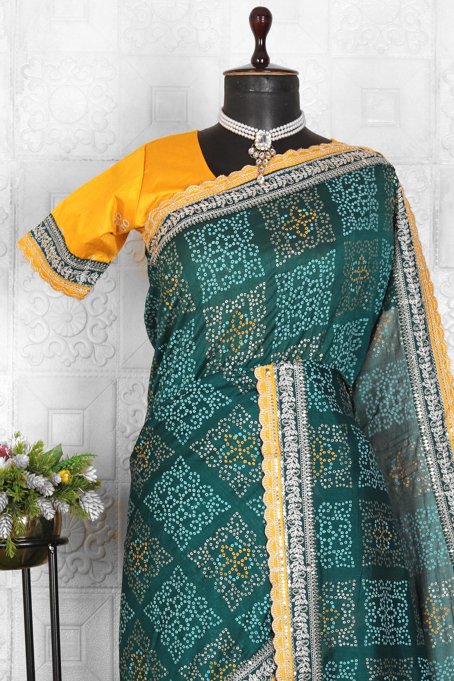 Women Silk Blend Saree in Germany