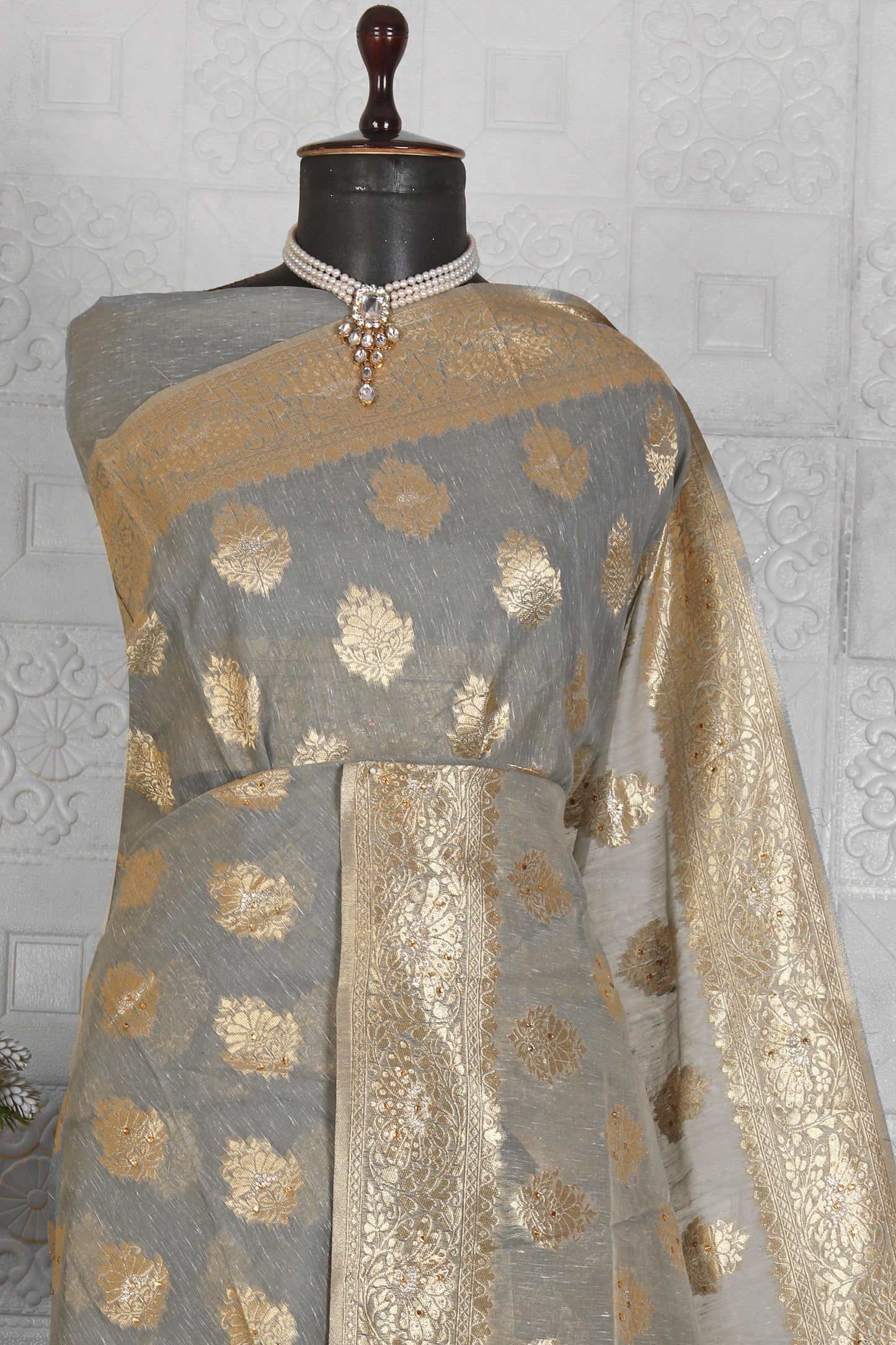 Beautiful Chanderi Silk Saree with stitched blouse in Berlin